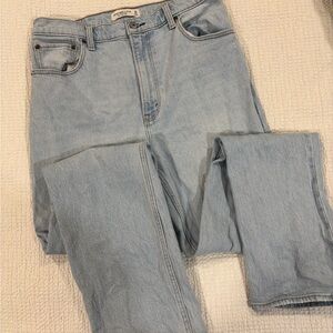 Abercrombie & Fitch The 90s Straight Ultra High Rise